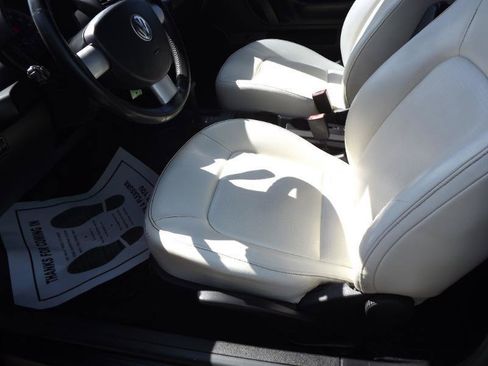 Used 2010 Volkswagen Beetle Convertible FWD image 13