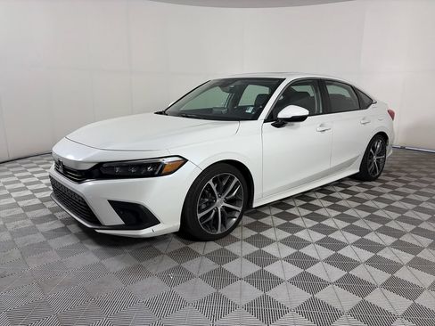 Used 2024 Honda Civic Touring image 3