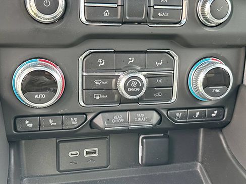 Used 2022 GMC Yukon SLT w/ SLT Premium Package AWD/4WD image 18
