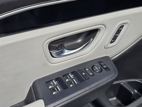Used 2023 Honda Pilot Touring image 13