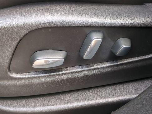 Used 2018 Cadillac XT5 Luxury w/ Driver Awareness Package image 19