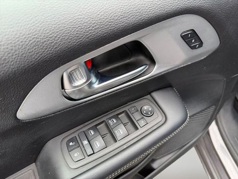 Used 2023 Chrysler Pacifica Touring-L w/ S Appearance Package FWD image 21