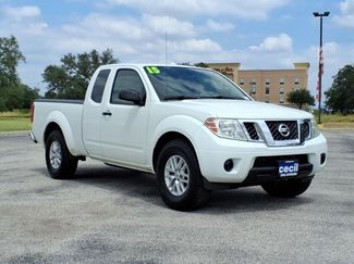 Used 2015 Nissan Frontier SV image 1