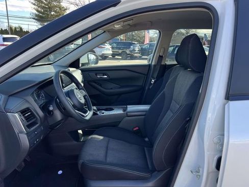 Used 2024 Nissan Rogue SV image 12