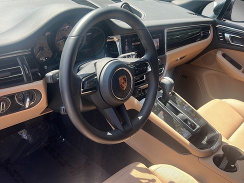Certified 2026 Porsche Macan AWD/4WD image 4