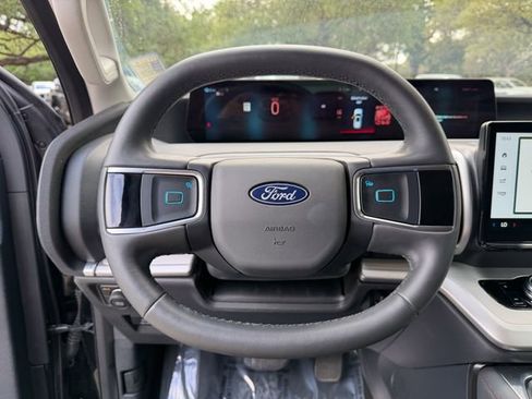 Used 2025 Ford Expedition Active AWD/4WD image 10