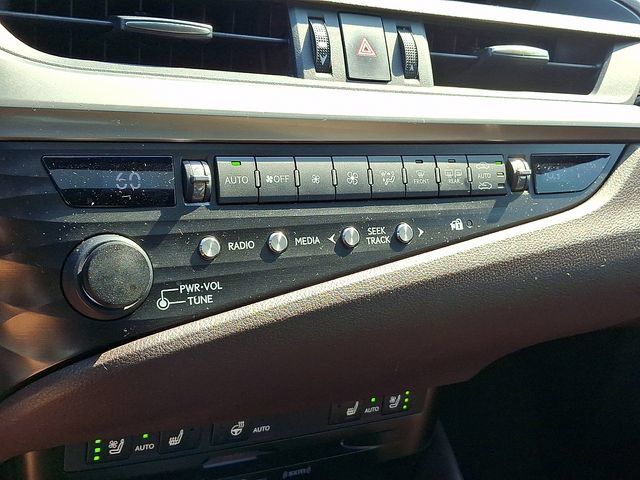 Used 2019 Lexus ES 350 w/ Premium Package FWD image 17