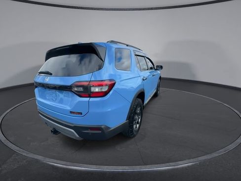 Used 2025 Honda Pilot TrailSport image 14