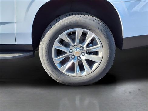 New 2026 Chevrolet Suburban Premier image 17