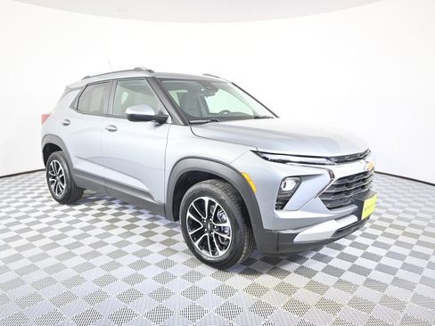 Used 2024 Chevrolet TrailBlazer LT w/ LT Cold Weather Package AWD/4WD image 9