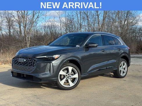 Used 2025 Audi Q5 Premium w/ Convenience Package image 1