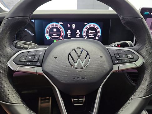 New 2026 Volkswagen Tiguan SE R-Line FWD image 22