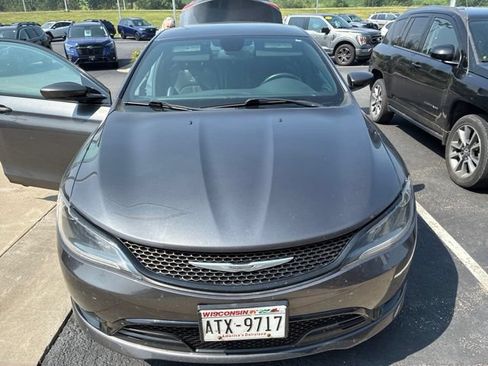 Used 2015 Chrysler 200 S FWD image 3