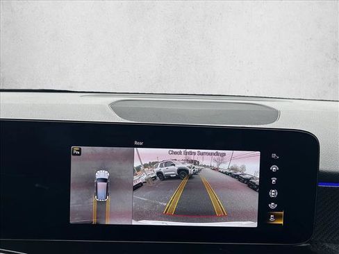 Used 2023 Mercedes-Benz GLB 250 image 14