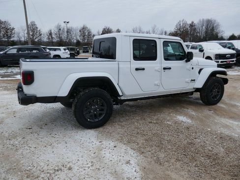 New 2026 Jeep Gladiator Sport image 5