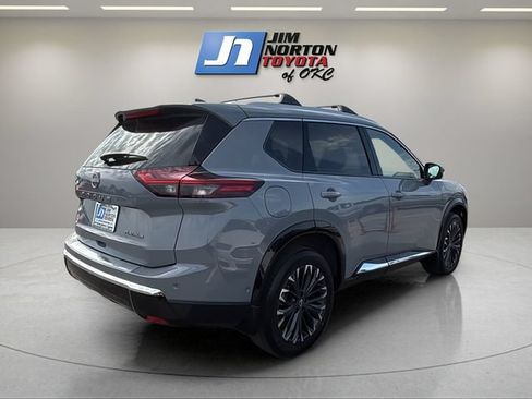 Used 2025 Nissan Rogue Platinum FWD image 5