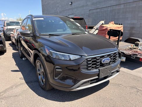 Certified 2025 Ford Escape ST-Line AWD/4WD image 3