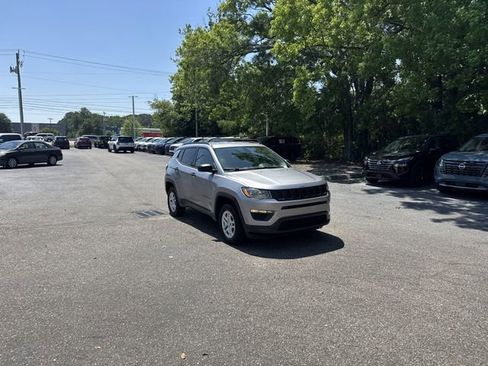 Used 2018 Jeep Compass Sport AWD/4WD image 3