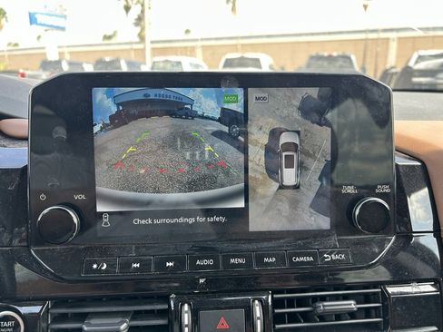 Used 2022 Nissan Pathfinder Platinum w/ Cargo Package image 14