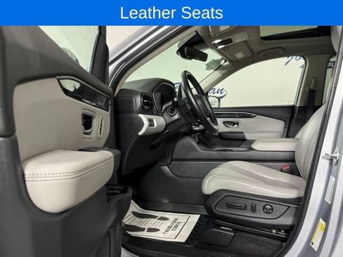 Used 2024 Honda Pilot Touring image 10