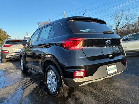 Used 2025 Hyundai Venue SE image 5