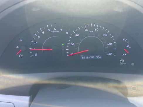 Used 2011 Toyota Camry LE image 3