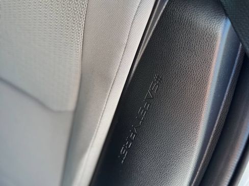 Used 2025 Toyota Prius LE AWD/4WD image 33