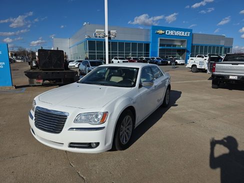 Used 2012 Chrysler 300 Limited image 1