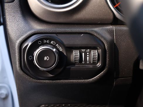 Used 2020 Jeep Wrangler Unlimited Sahara w/ Cold Weather Group AWD/4WD image 27