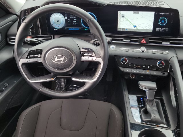 Used 2025 Hyundai Elantra SEL FWD image 12