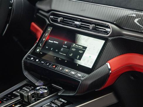 Used 2025 Aston Martin Vanquish RWD image 32