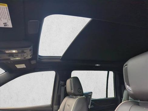Used 2022 Cadillac Escalade ESV Premium Luxury AWD/4WD image 20