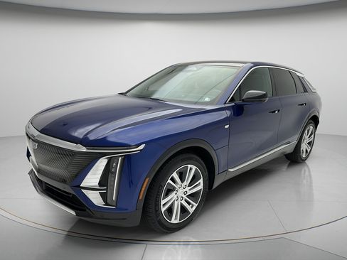 Used 2024 Cadillac Lyriq Tech w/ Driver Assist Package AWD/4WD image 3