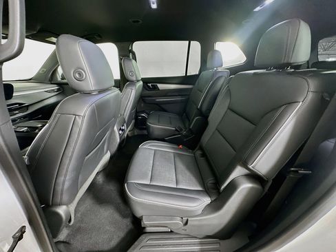 Used 2025 Buick Enclave Preferred FWD image 28