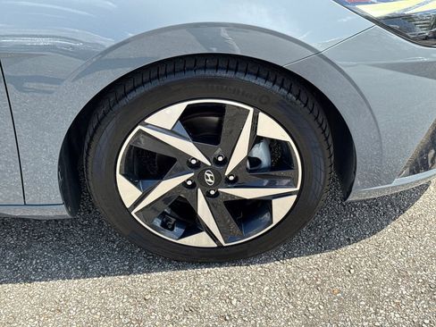 Used 2022 Hyundai Elantra SEL w/ Convenience + Premium Package FWD image 12