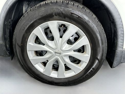 Used 2018 Nissan Rogue S image 30