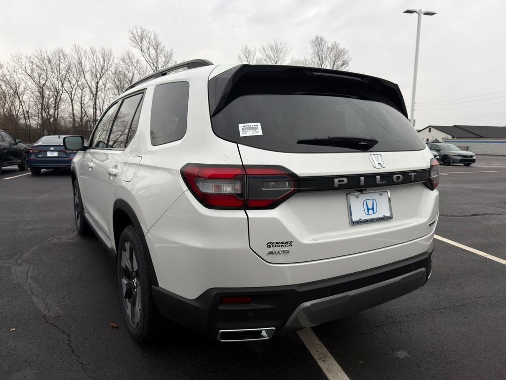 New 2026 Honda Pilot Touring image 3