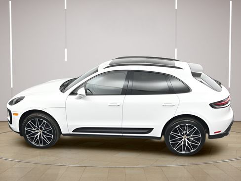 Used 2026 Porsche Macan AWD/4WD image 35