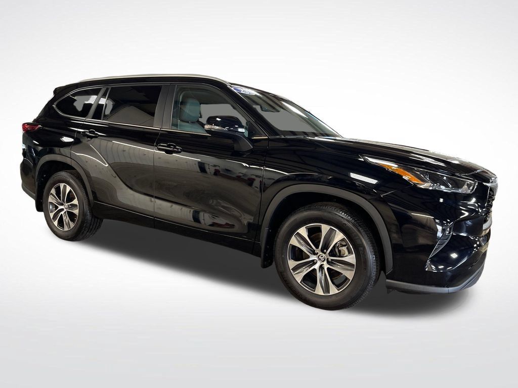 Used 2023 Toyota Highlander XLE AWD/4WD image 7