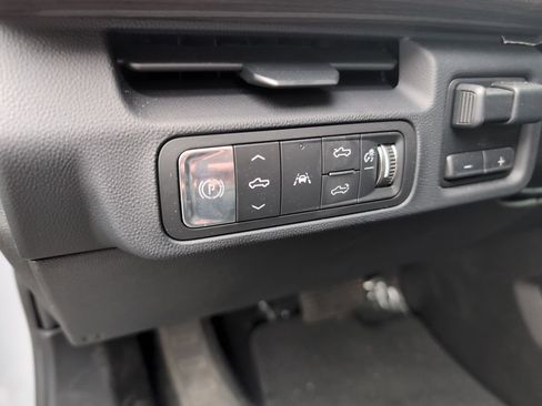 Used 2024 GMC Sierra EV Denali image 18