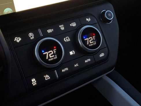 Used 2026 Land Rover Defender 110 X-Dynamic SE image 28