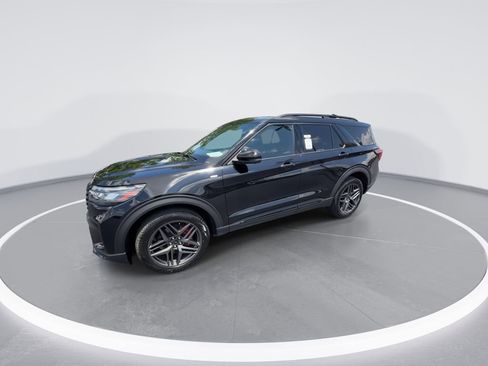 Used 2025 Ford Explorer ST-Line w/ ST-Line Street Pack AWD/4WD image 6