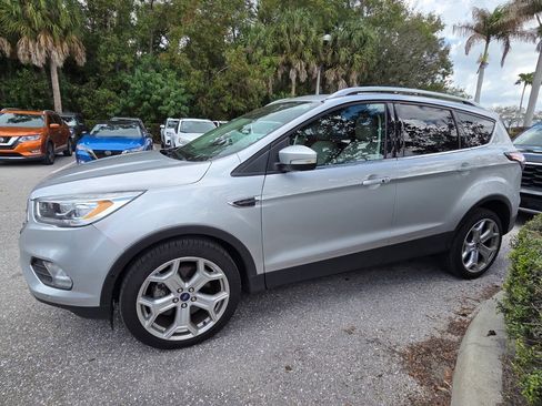 Used 2018 Ford Escape Titanium w/ Ford Safe & Smart Package image 3
