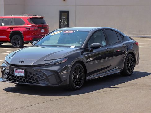 Certified 2025 Toyota Camry SE FWD image 3