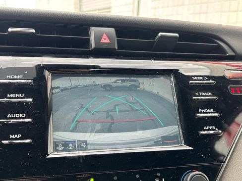 Used 2019 Toyota Camry LE w/ Convenience Package FWD image 12