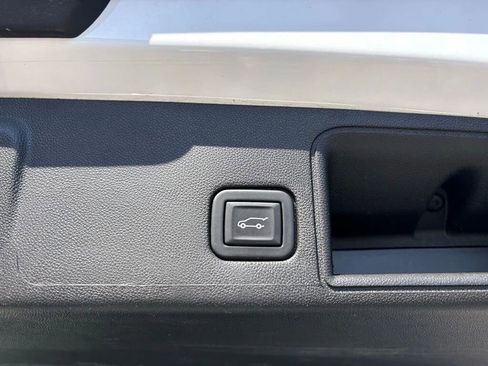 Used 2023 GMC Terrain SLE w/ Driver Convenience Package AWD/4WD image 19