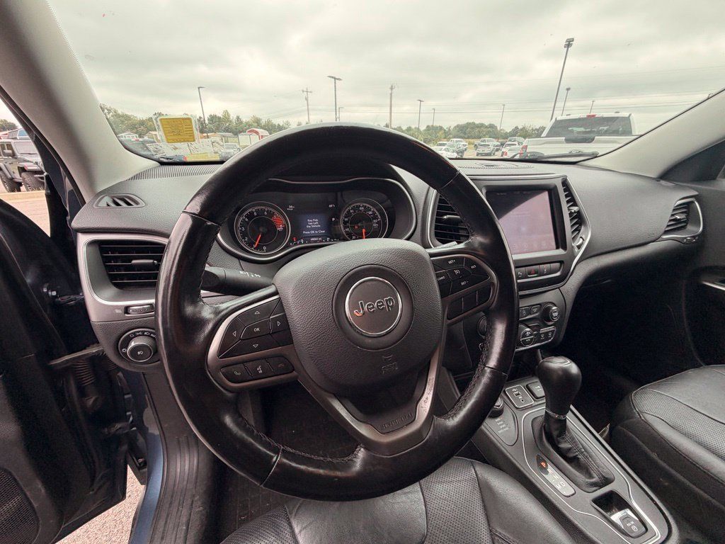 Used 2021 Jeep Cherokee Latitude Lux w/ Comfort/Convenience Group AWD/4WD image 18