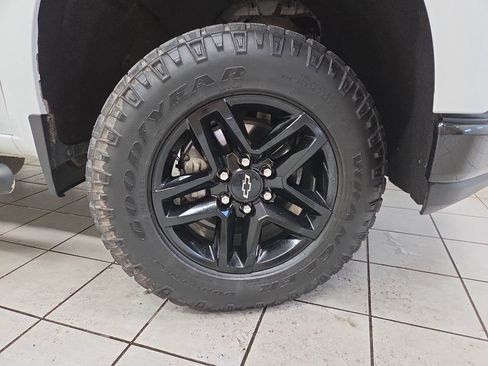 Used 2021 Chevrolet Silverado 1500 LT Trail Boss w/ Convenience Package II AWD/4WD image 8