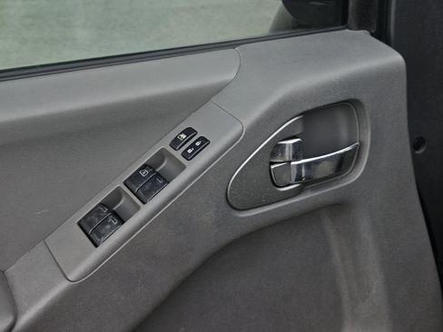 Used 2018 Nissan Frontier SV image 23