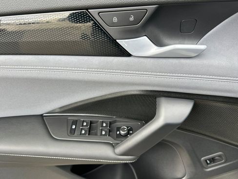 New 2026 Volkswagen Tiguan SE R-Line image 9